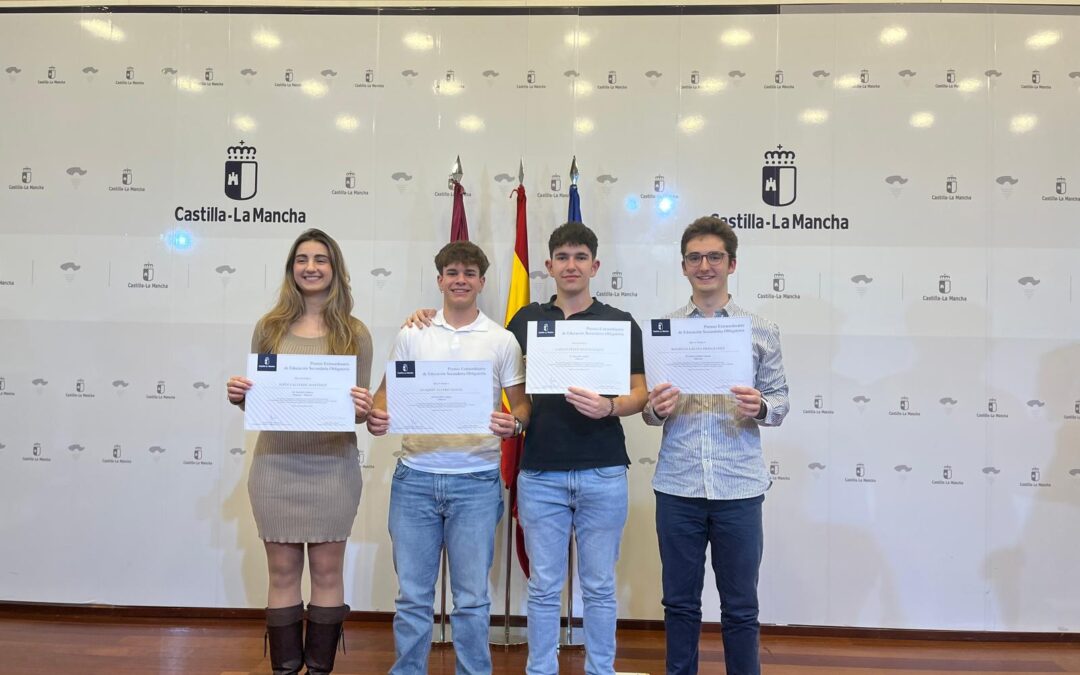 La Consejería de Educación premia a cuatro de nuestros estudiantes: Premios extraordinarios de la ESO.